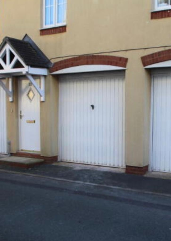 Garage to let