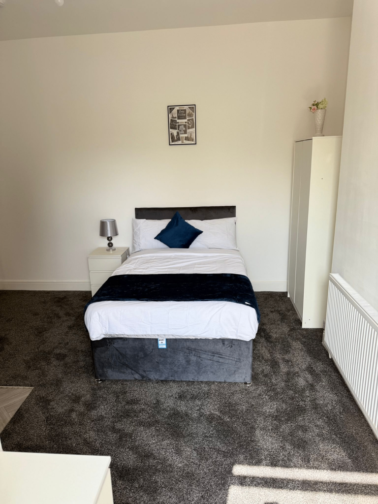 Spacious & Cosy Ensuite Room for Rent in - WV3 9NE