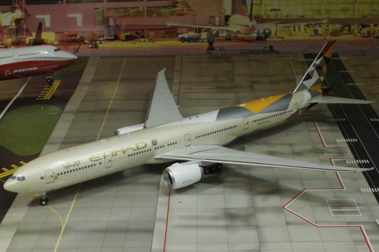 Eagle / Phoenix 1:200 diecast model aircraft - Etihad Boeing 777-300ER A6-ETA - as new