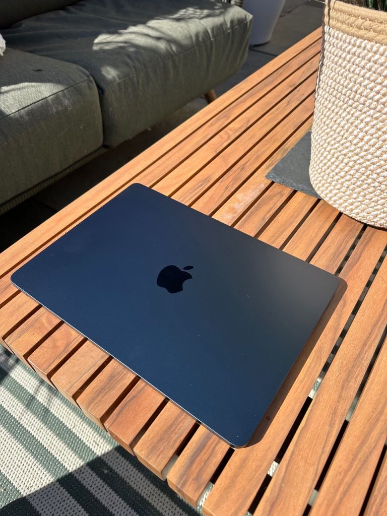 Apple MacBook Air M2 (2022) with 8GB Memory