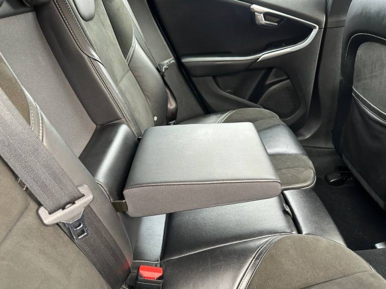 2016 Volvo V40 2.0 D2 R-Design Nav Hatchback 5dr Diesel Manual Euro 6 (s/s) (120 ps) Hatchback Di...