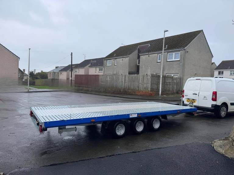 BRAND NEW 5M X 2,1M TRI AXLE MARS FLATBED CAR TRANSPORTER TRAILER 3500KG