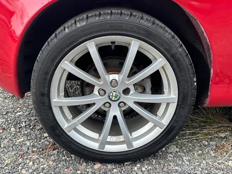 2006 Alfa Romeo 147 1.6 TS Lusso 3dr HATCHBACK Petrol Manual