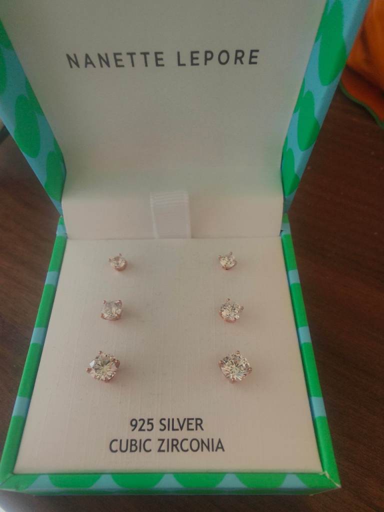  Earrings – New