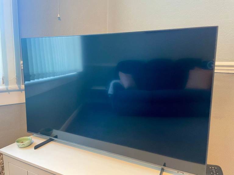 50 inch Samsung 4K QLED smart flat screen TV, slim profile, immaculate condition