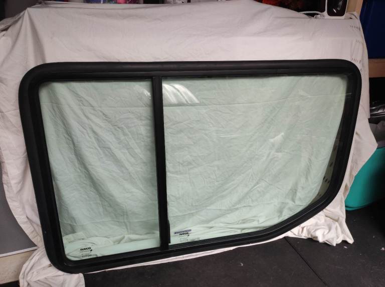 Iveco Daily slide windows 