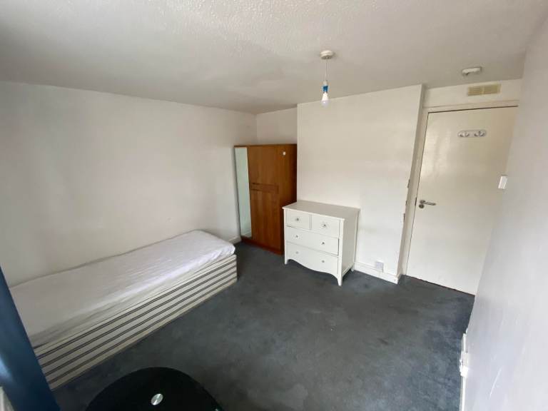 A Double Room to Let