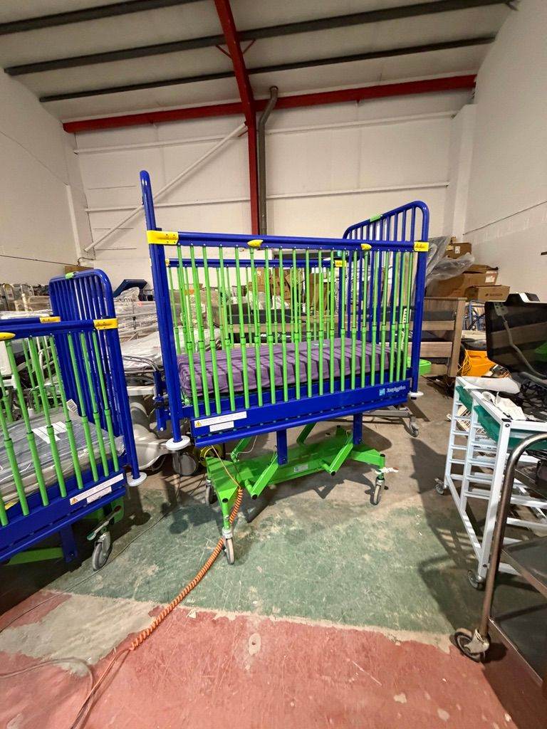 Electric Paediatric Hospital Cot/Sidhil Inspiration Infant Cot/Mattress/Paediatric Bed