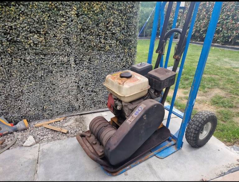 Whacker plate vibrating for hire compactor petrol    Folding handles