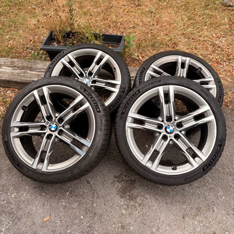 Genuine BMW 18” Alloy Wheels Style 556M Nearly New Michelin Tyres