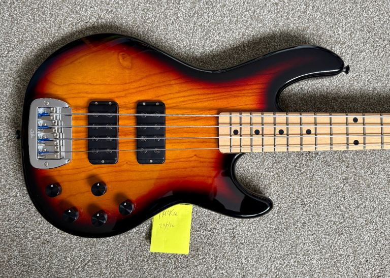 G&L M-2000 Tribute bass