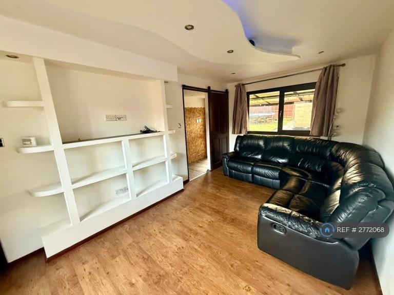 3 bedroom house in Foskitt Court North, Northampton, NN3 (3 bed) (#2772068)