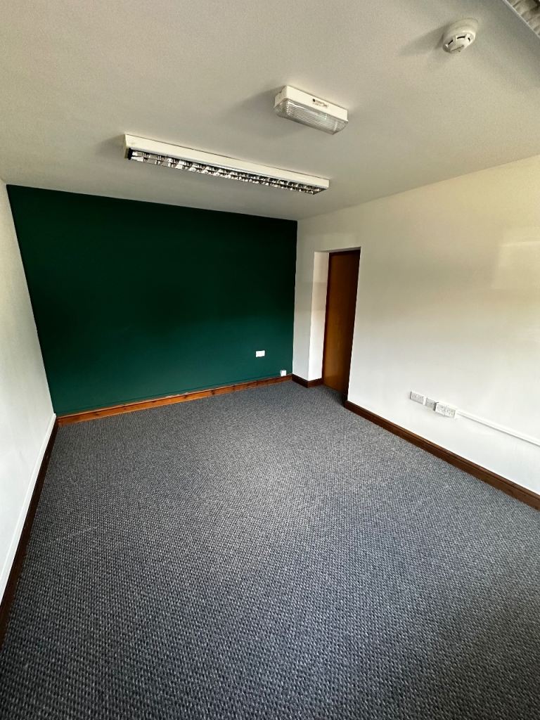 1 Office/room to rent in Oswestry with Parking