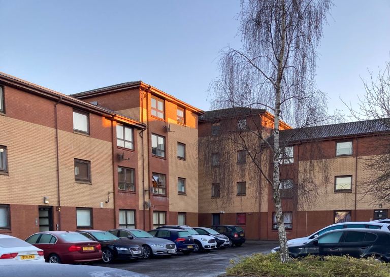 2 Bedroom Top Floor Flat - Laighpark View, Paisley PA3 2PE
