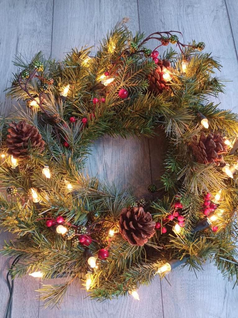 NEW TRADITIONAL BEAUTIFUL LUXURIOUS LARGE CHRISTMAS DOOR WREATH 