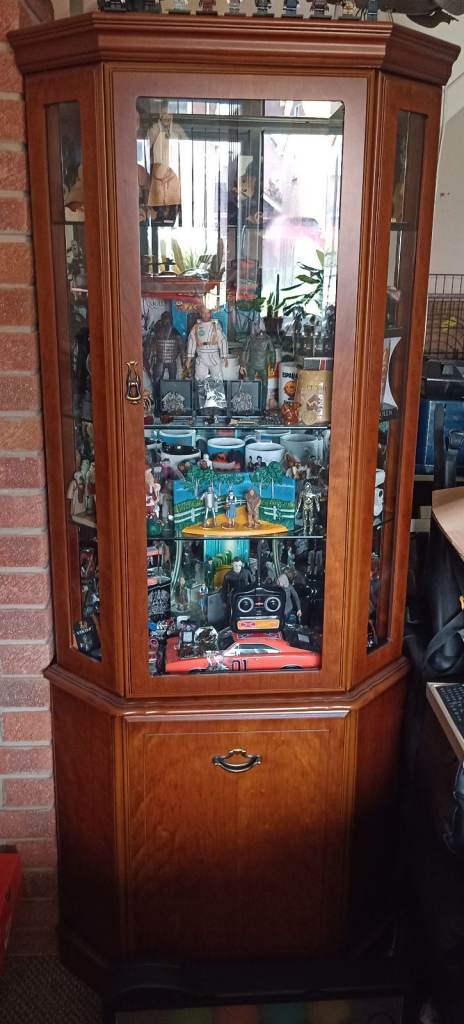 Corner cabinet (items inside not included)