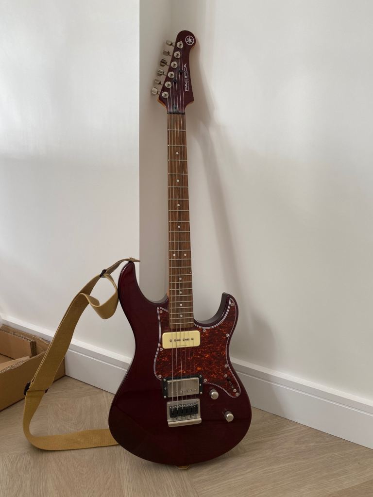 Electric Guitar (Yamaha Pacifica 611 HFM) and Amplifier (Fender Champion 20)