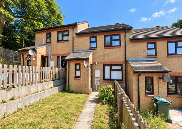 2-Bedroom House to Let – Freshly Decorated & Newly Carpeted - in great BD2 location