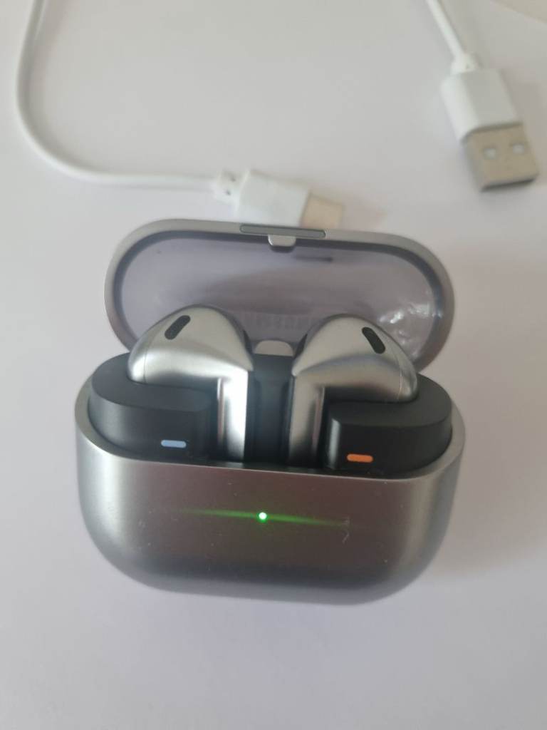 Galaxy Buds 3 (Silver) - Wireless Earbuds, Excellent Condition