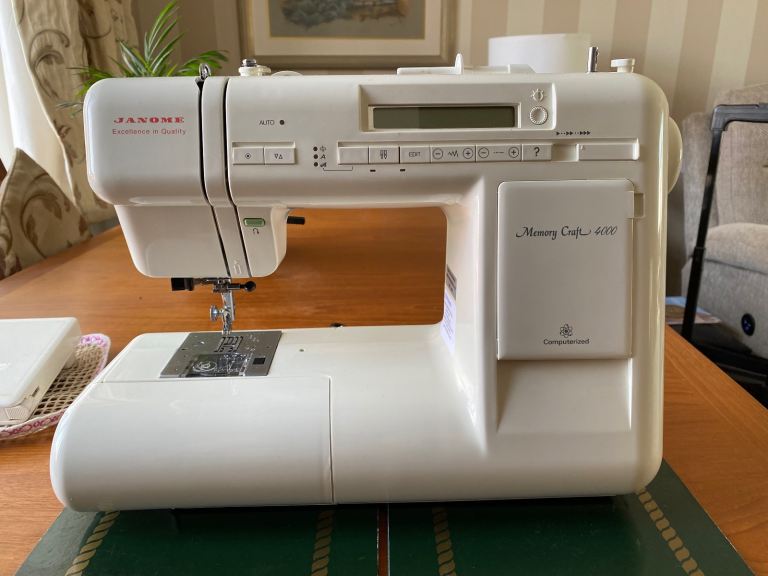 Janome Memory craft 4000 sewing machine