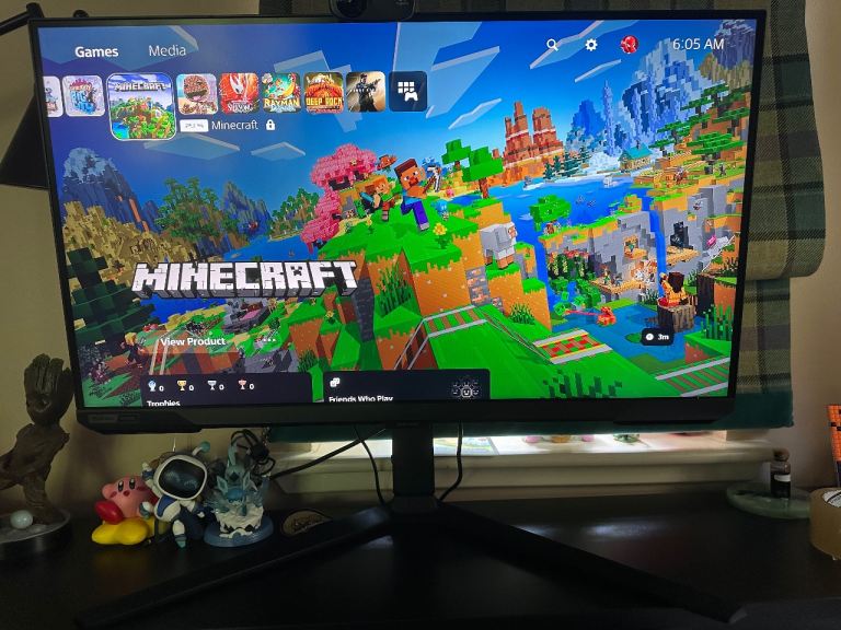 Samsung Odyssey G7 28" 4K UHD Smart Gaming monitor with Speakers - Used