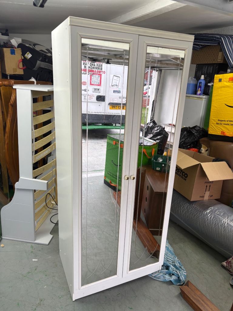 White mirrored wardrobe. Can deliver. Good quality