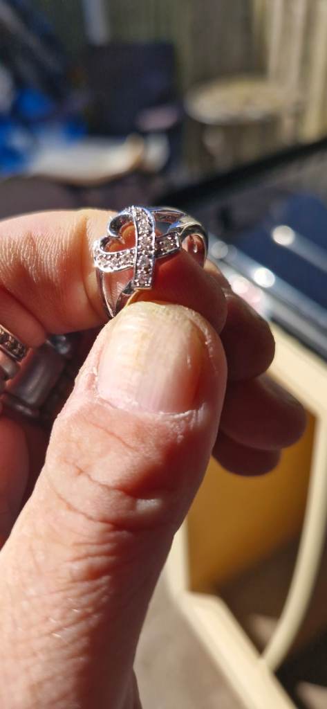 18ct yellow gold heart shaped diamond ring 