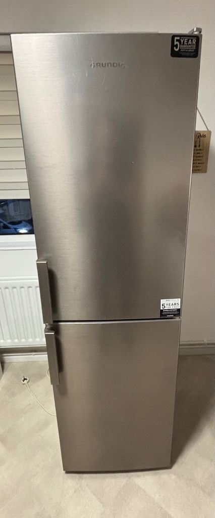 image for Grundig Fridge freezer 50/50 - in good condition