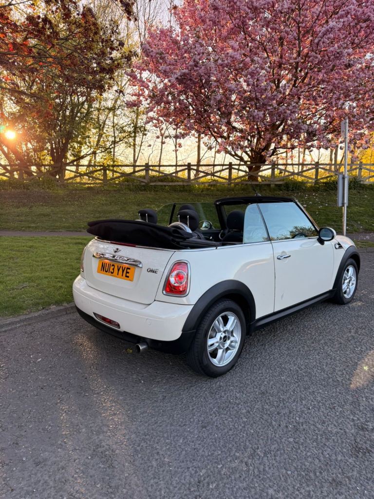 Mini, CONVERTIBLE, Convertible, 2013, Manual, 1598 (cc), 2 doors