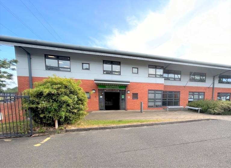 Folkestone - CT19 4RH \ Office for Rent with 2 Workstations