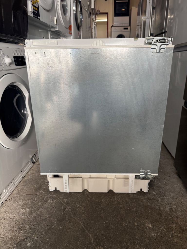 Siemens White Colour Under Counter JUST fridge With free delivery 🚚 