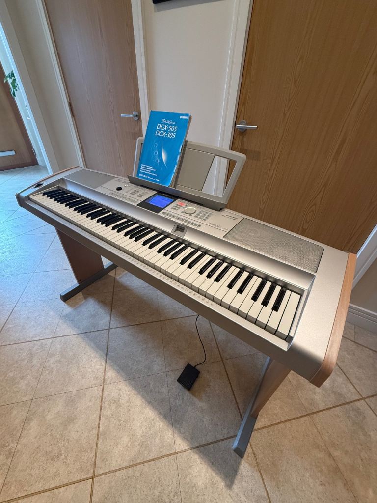 Yamaha DGX-505 Portable Grand Digital Piano - Excellent Condition