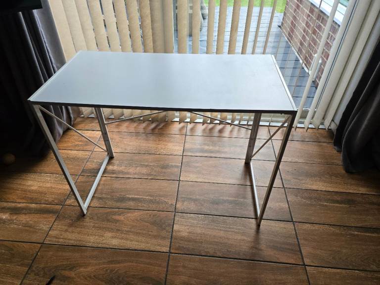 White Folding Office Desks – Quick Assembly – No Tools Needed