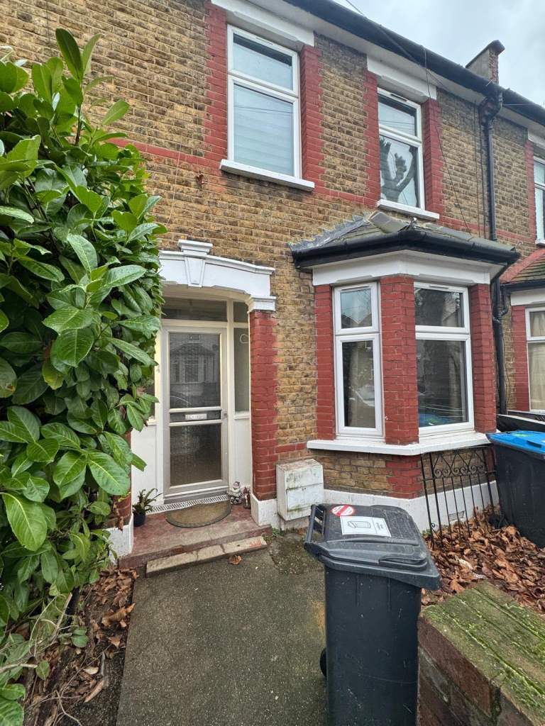 Beautiful Room In Ponders End