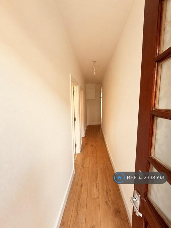 1 bedroom flat in Diana Road, London, E17 (1 bed) (#2998593)