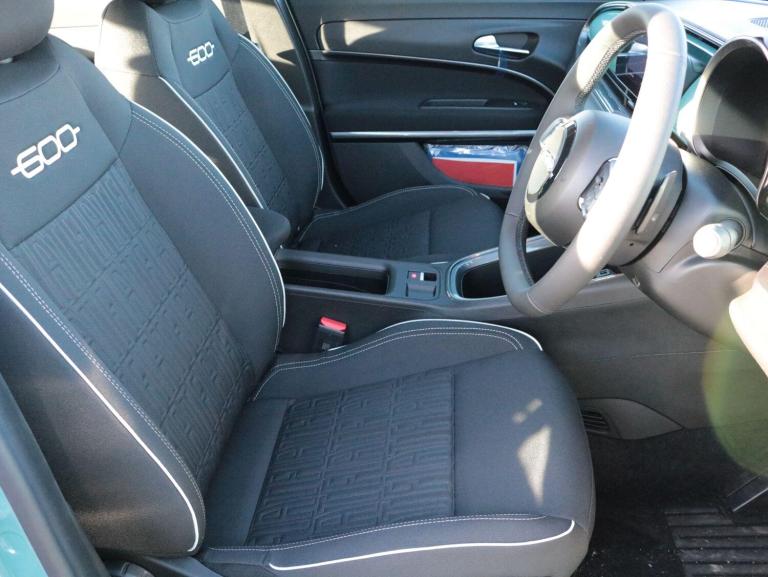 2025 Fiat 600 1.2 Hybrid 48V 136 5dr eDCT-6 HATCHBACK PETROL Automatic