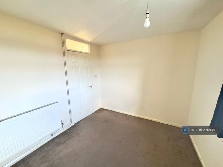 2 bedroom flat in Balmoral Grove, Hucknall, Nottingham, NG15 (2 bed) (#2712688)