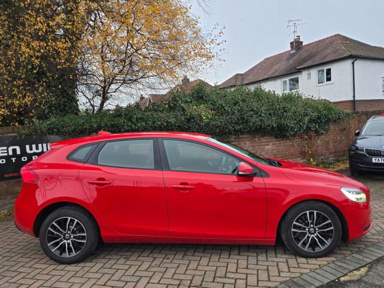2017 Volvo V40 T2 [122] Momentum 5dr Geartronic HATCHBACK Petrol Automatic
