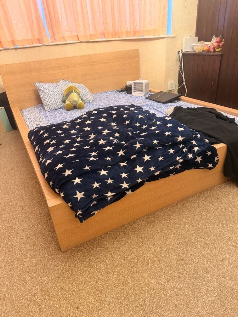 Wooden king size Bed with mattress – Good Condition