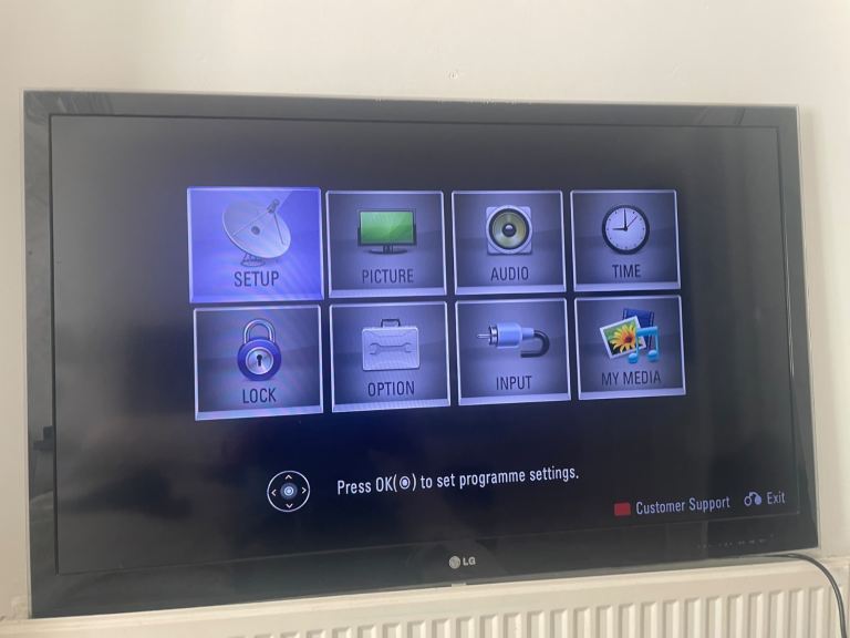 LG Flat Screen TV – Good Condition, Black