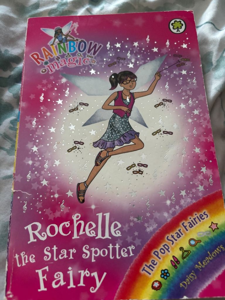 Rainbow Magic: Rochelle the Star Spotter Fairy Book
