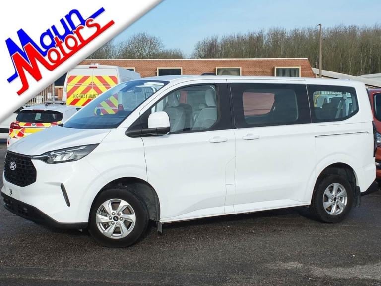 Ford Tourneo Custom 320 EcoBlue 136PS 'Zetec', 8 Seat Luxury Minibus / MPV