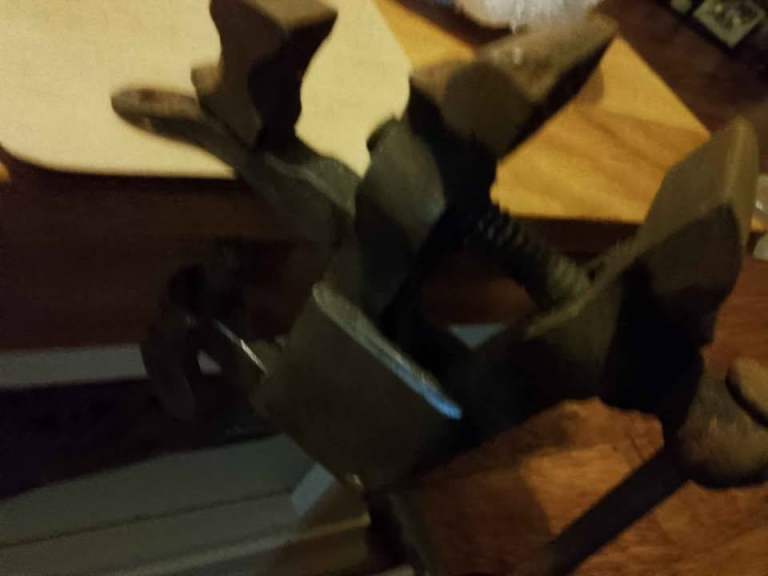 Small vintage jewellers bench vice