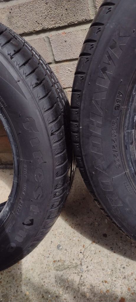2 x Firestone Roadhawk