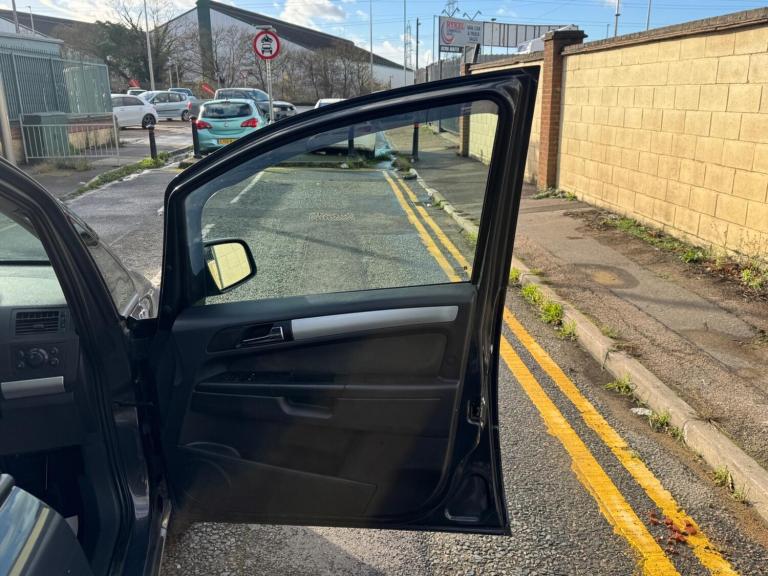 2012 Vauxhall Zafira 1.6 16V Exclusiv Euro 5 5dr MPV Petrol Manual