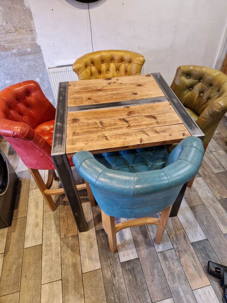 Loom loft quirky tble and chairs