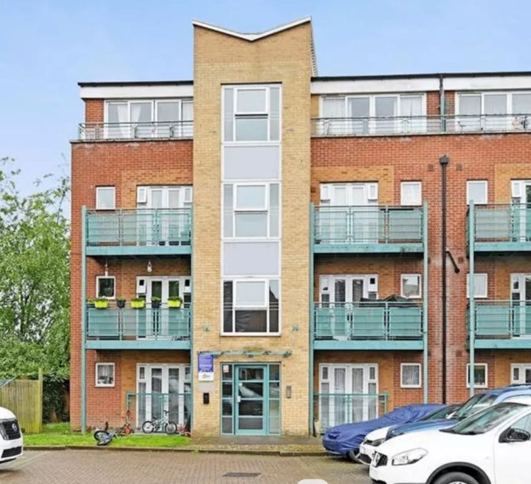 2 bed ground floor flat for rent - No AGENCIES/ LETTING SERVICES whatsoever please.