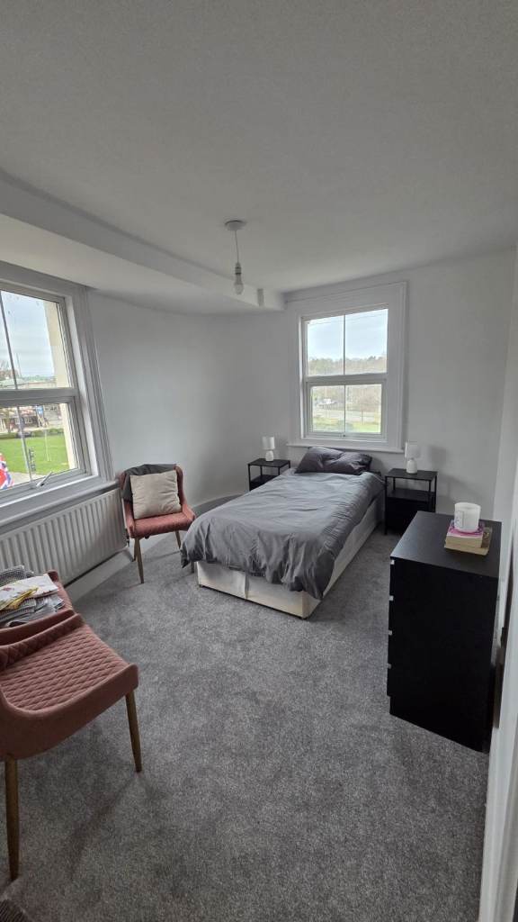 🌿 Beautiful Double Room | Town Centre Location | All Bills Included GU11 1HA