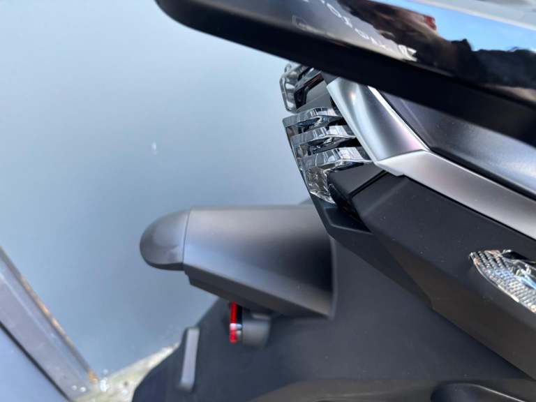 Peugeot Tweet 125 Automatic Twist and Go Scooter PCX125 NMAX