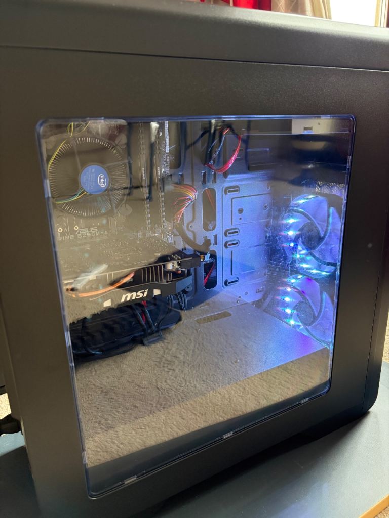 Custom Gaming Computer with Keyboard, Mouse and Mousepad